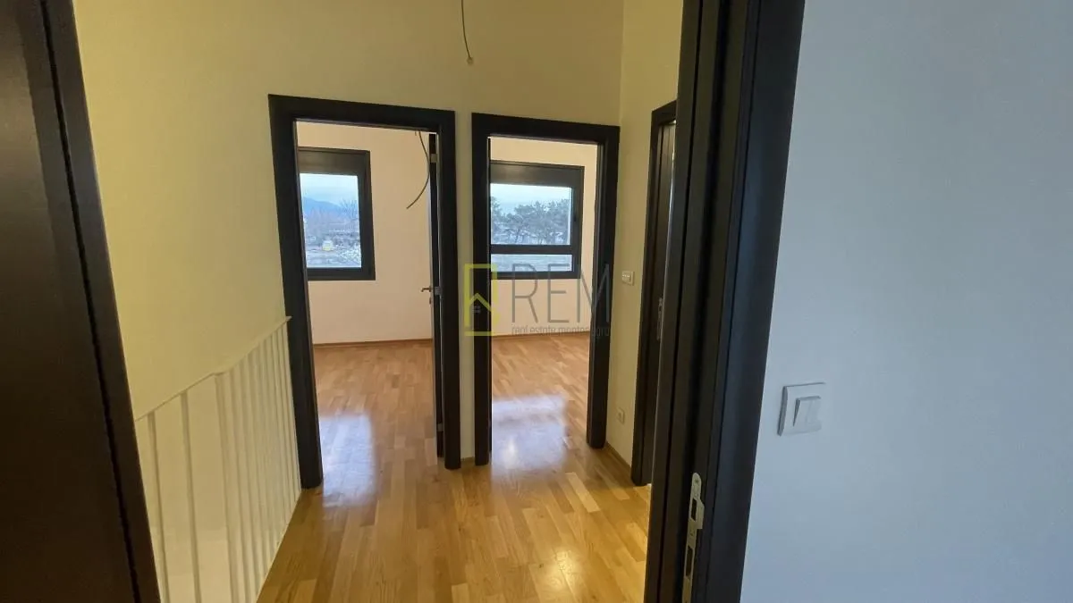 Prodaja, trosoban stan, 106m², Zagorič, Podgorica