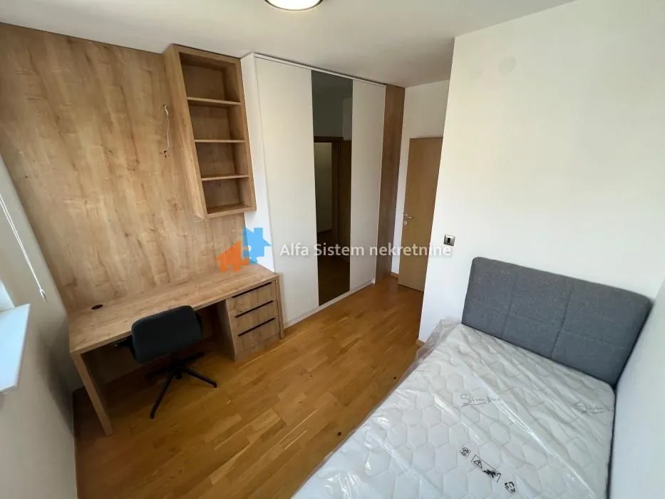 Izdavanje, četvorosoban stan, 100m², Sarajevska, Beograd