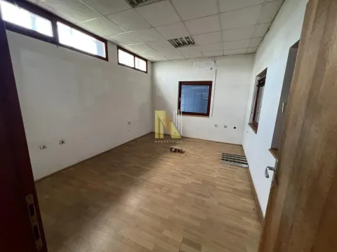 Rent, office space, 1200m², Čenej, Novi Sad Sve Podlokacije - image 11