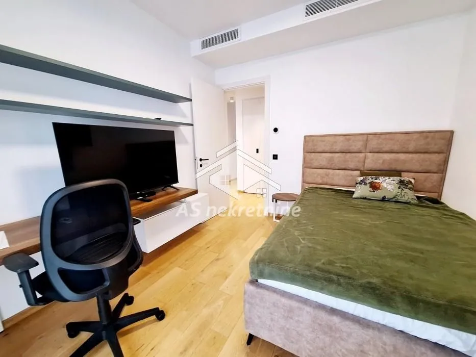 Izdavanje, četvorosoban stan, 120m², Stari Grad, Beograd
