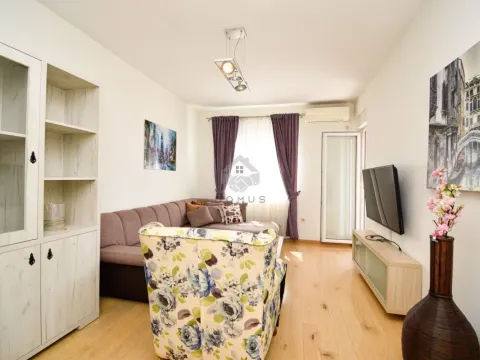 Rent, two bedroom apartment, 70m², City Kvart, Podgorica - image 2