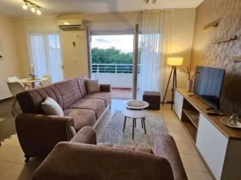 Izdavanje, dvosoban stan, 80m², Zabjelo, Podgorica