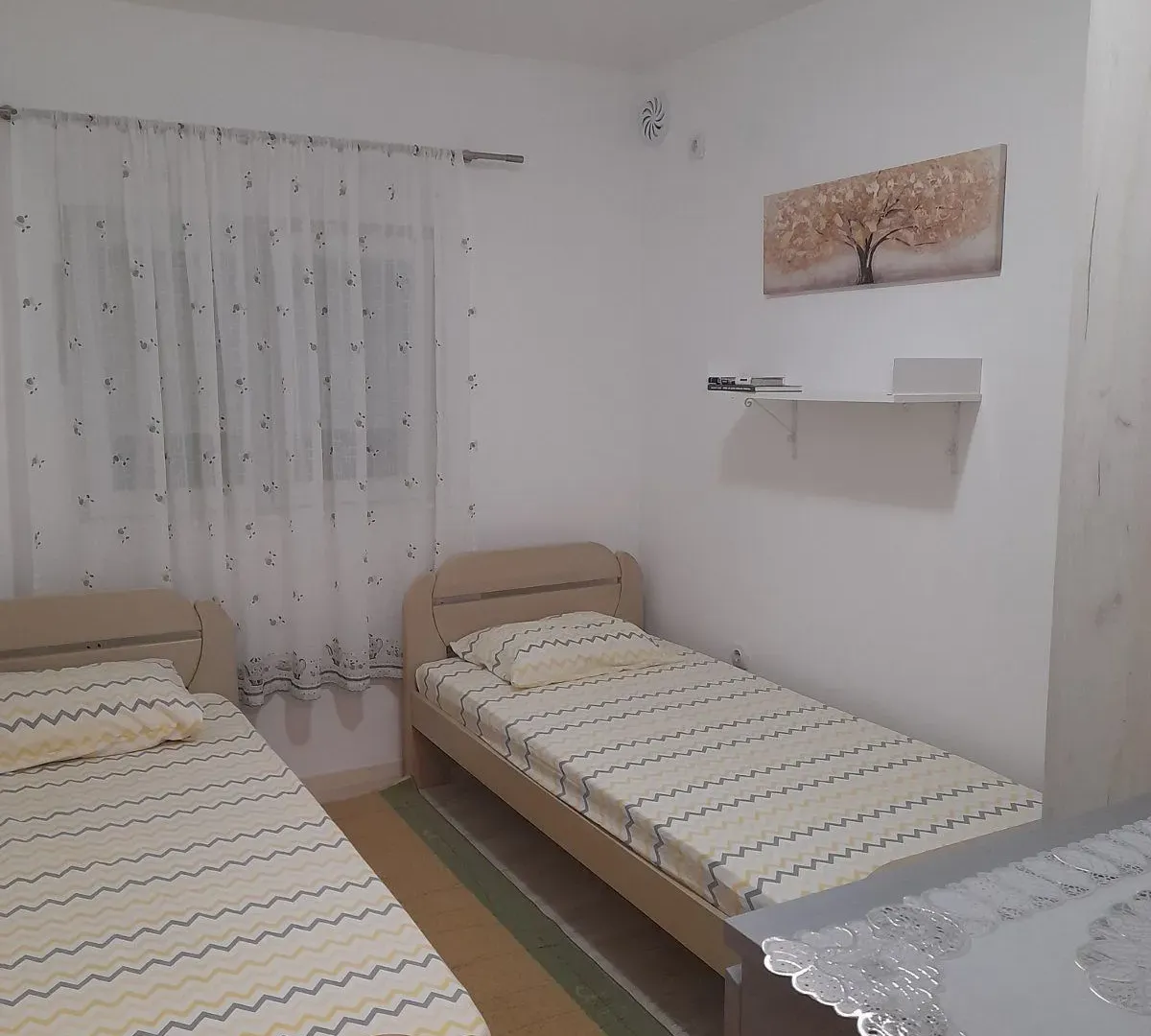 Izdavanje, dvosoban stan, 51m², Kalimanj, Tivat