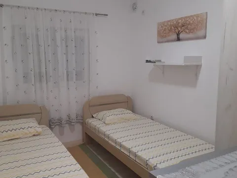 Izdavanje, dvosoban stan, 51m², Kalimanj, Tivat - image 6