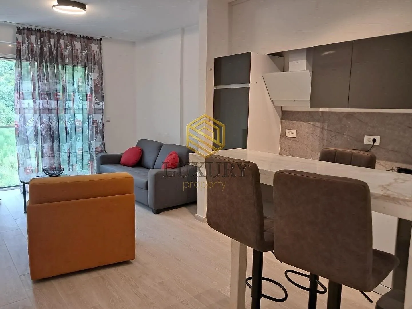 Izdavanje, jednosoban stan, 34m², Bečići, Budva