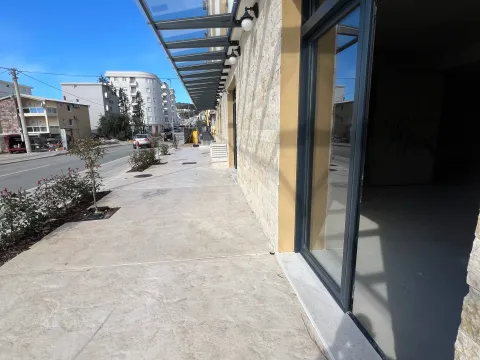 Rent, office space, 76m², Šušanj, Bar - image 2