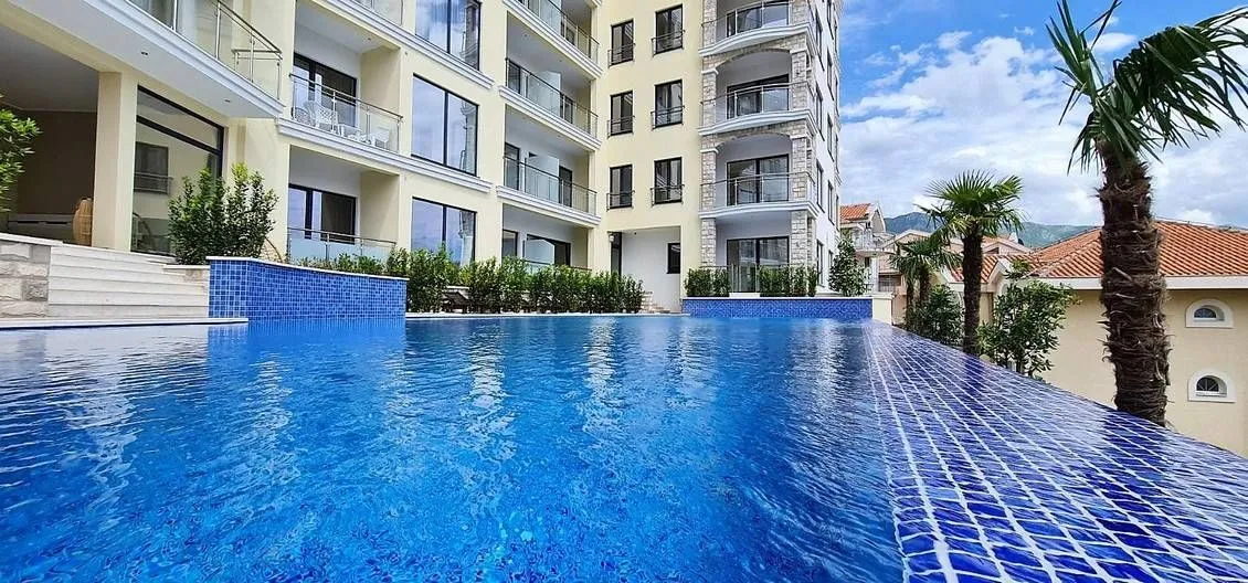 Sale, three bedroom apartment, 285m², Bečići, Budva