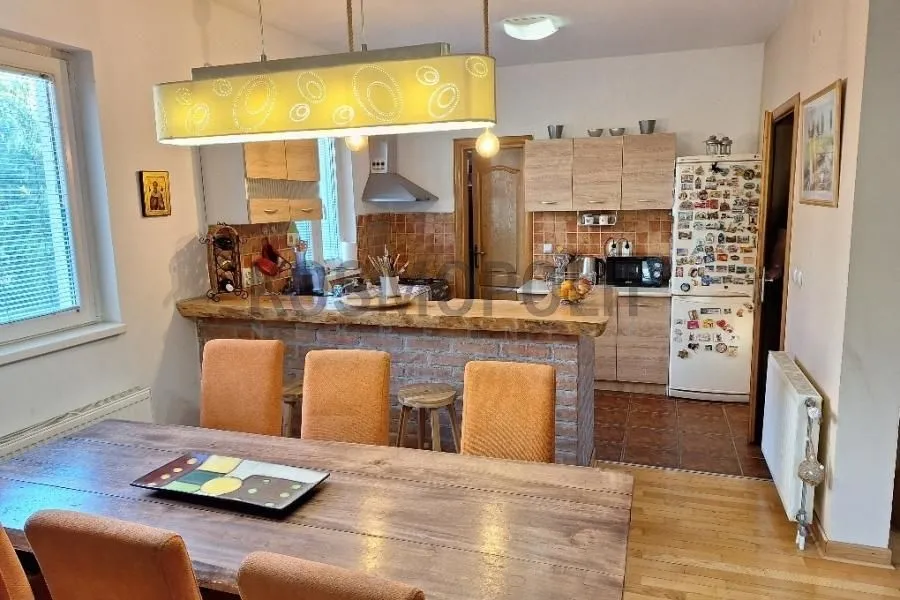 Sale, house, 180m², Jajinci, Voždovac Sve Podlokacije