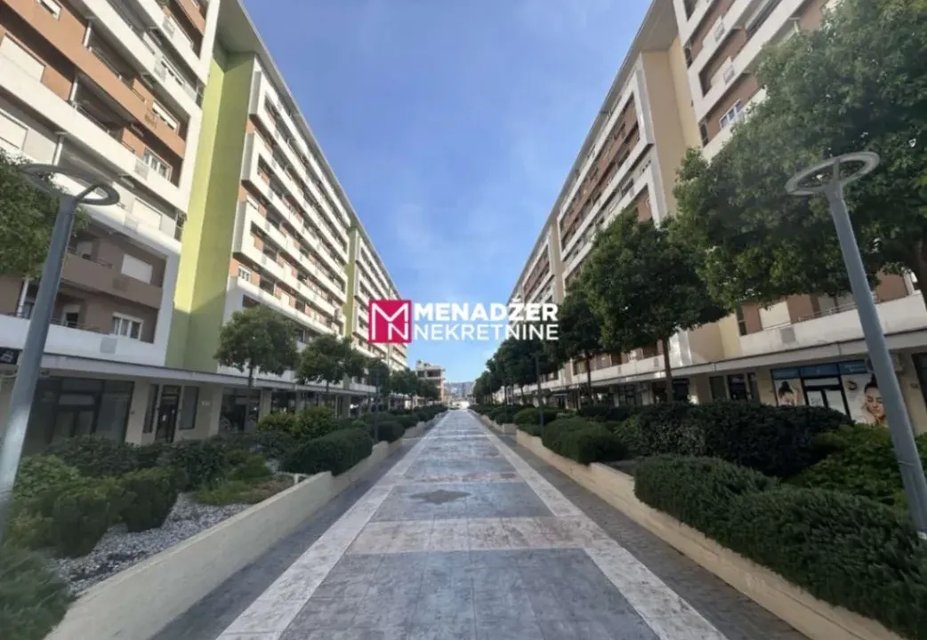Izdavanje, jednosoban stan, 42m², Central Point, Podgorica