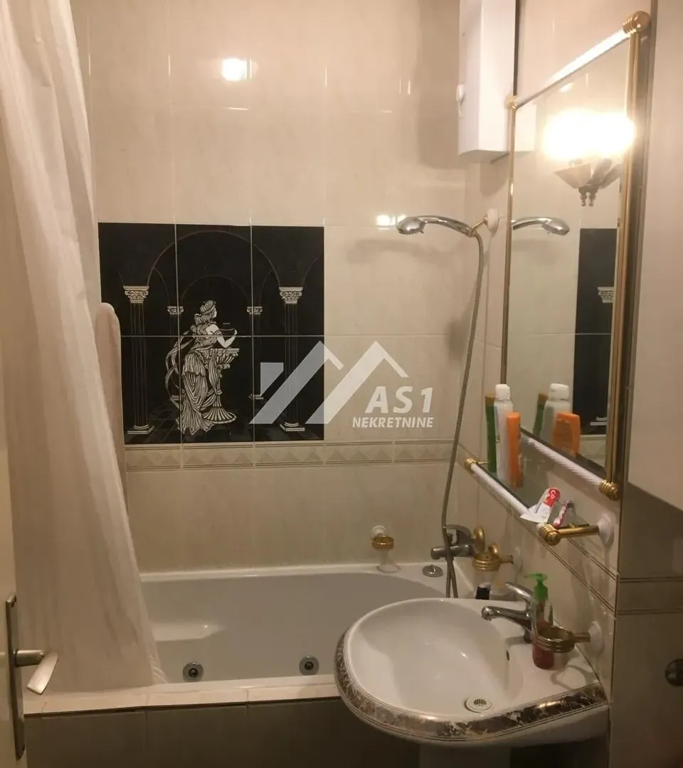 Izdavanje, trosoban stan, 83m², Liman 2, Novi Sad Sve Podlokacije