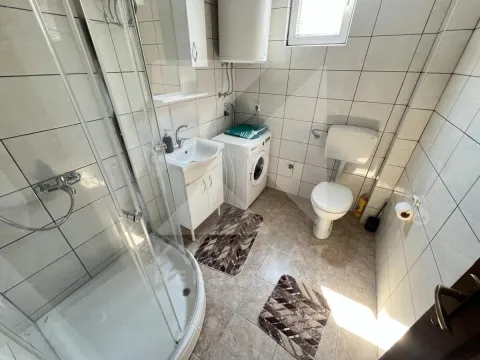 Izdavanje, trosoban stan, 90m², Zagorič, Podgorica - image 9