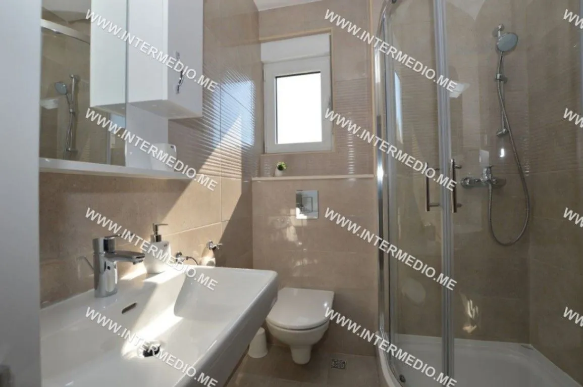 Izdavanje, jednosoban stan, 45m², Đenovići, Herceg Novi