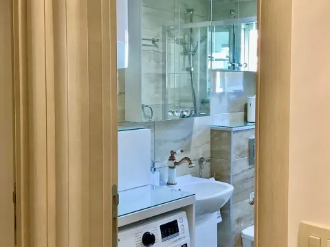 Prodaja, trosoban stan, 58m², Centar, Budva - image 9