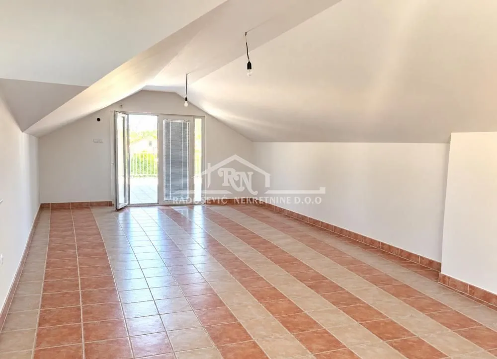 Prodaja, kuća, 291m², Petlovo Brdo, Beograd