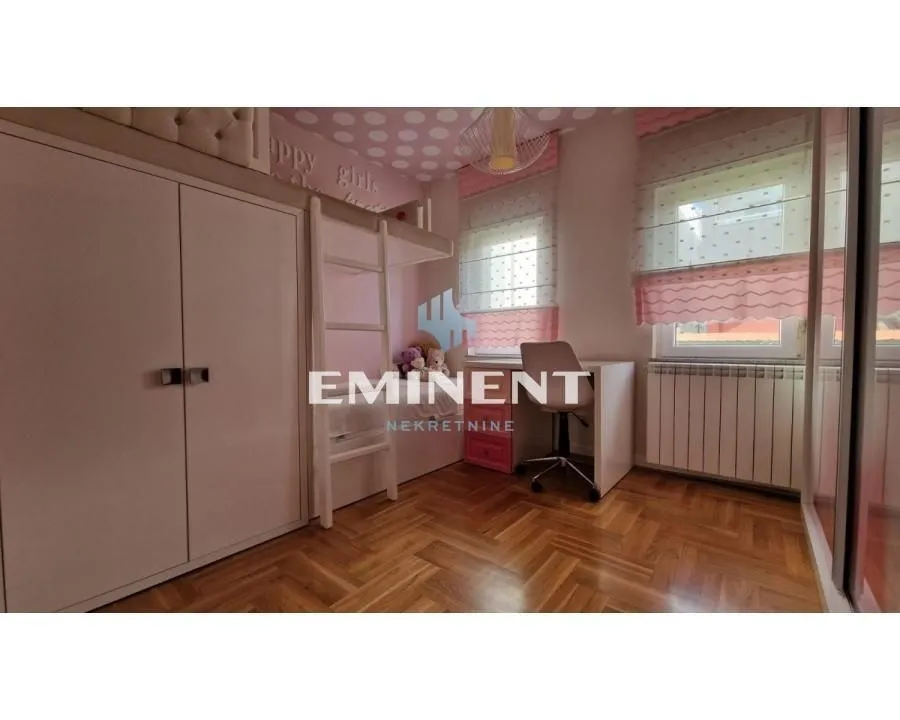 Sale, house, 345m², Surčin, Beograd