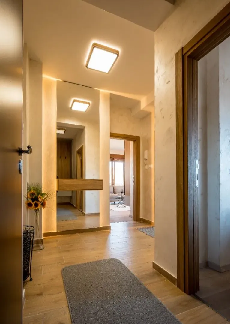 Izdavanje, jednosoban stan, 52m2, Centar, Cetinje