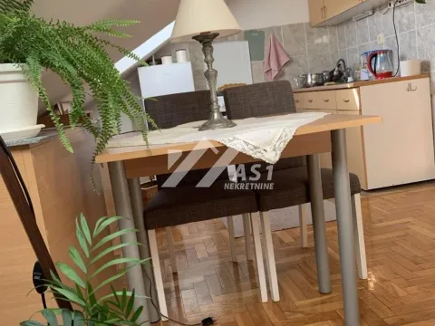 Stan in Adamovićevo Naselje