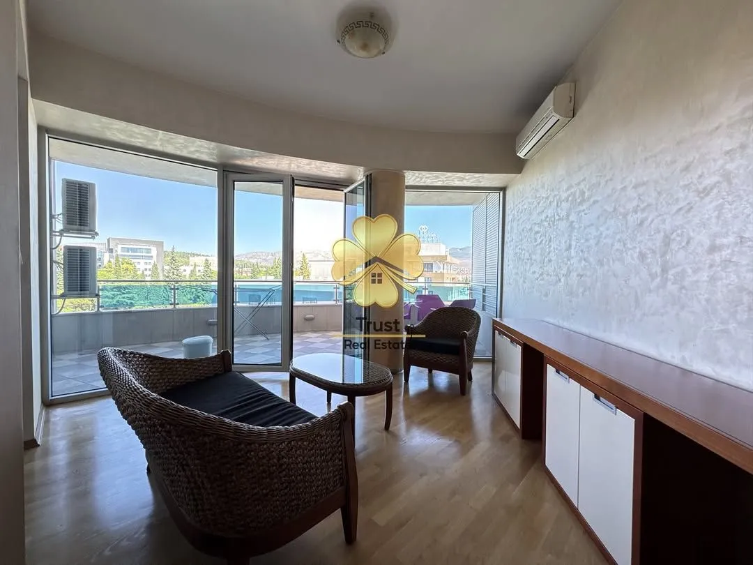 Izdavanje, trosoban stan, 100m², Centar, Podgorica