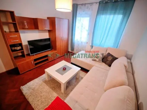 Stan in Adamovićevo Naselje