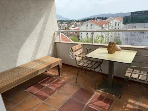 Rent, two bedroom apartment, 82m², Centar, Tivat - image 2