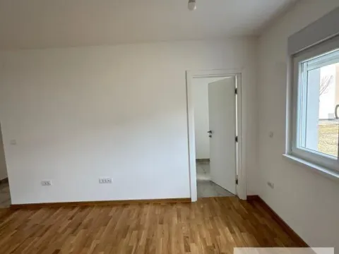 Rent, two bedroom apartment, 40m², Ledine, Beograd - image 4