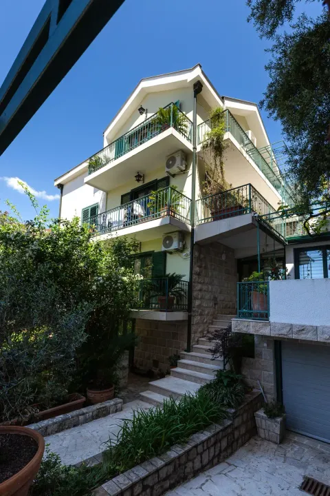 Sale, house, 287m², Lazi, Budva