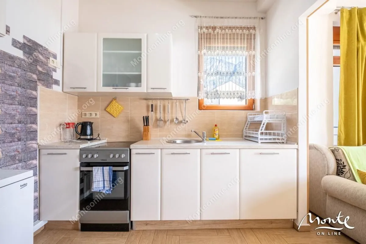 Prodaja, dvosoban stan, 105m², Orahovac, Kotor