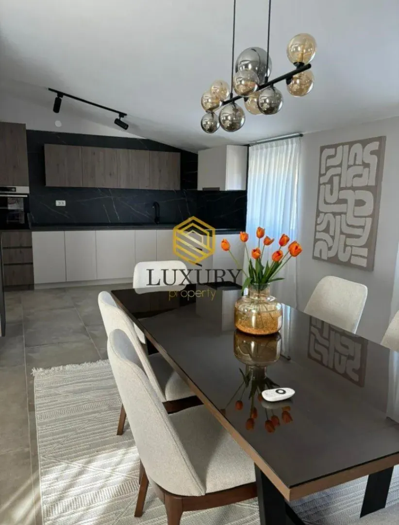 Izdavanje, trosoban stan, 180m², Tološi, Podgorica