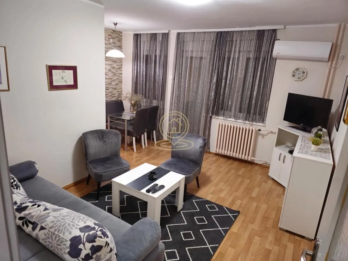 Izdavanje, dvosoban stan, 49m², Palata Pravde, Beograd