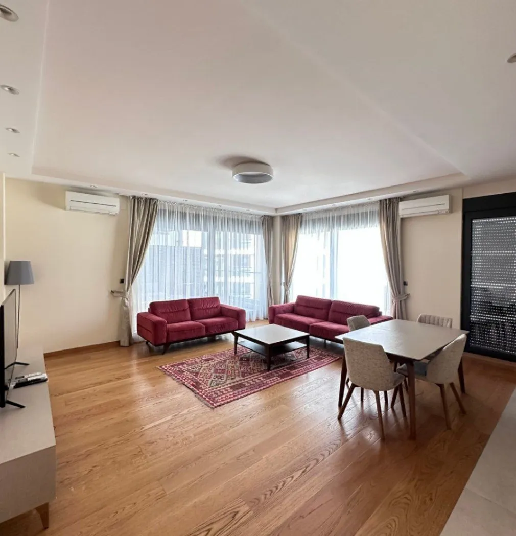 Izdavanje, dvosoban stan, 95m², Podgorica, Crna Gora