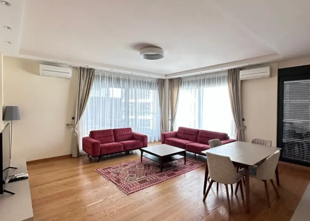 Izdavanje, dvosoban stan, 95m², Podgorica, Crna Gora