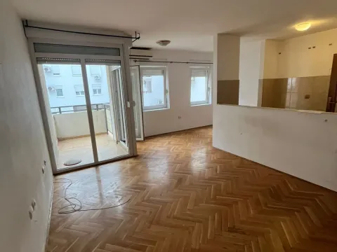 Rent, two bedroom apartment, 75m², Blok 9, Podgorica - image 8