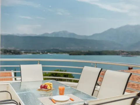 Sale, two bedroom apartment, 64m², Tivat, Crna Gora