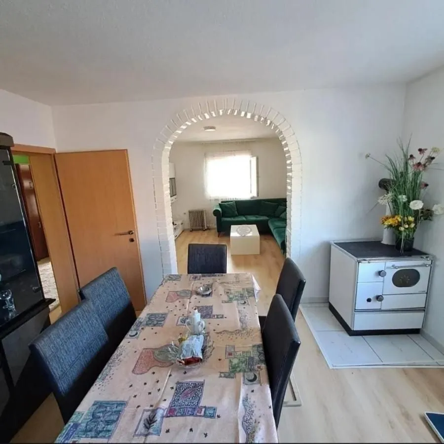 Izdavanje, kuća, 130m², Tološi, Podgorica
