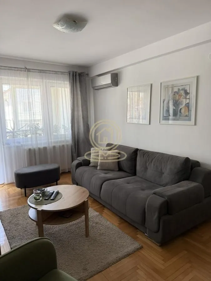 Izdavanje, dvosoban stan, 59m², Centar, Kragujevac
