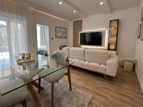 Izdavanje, dvosoban stan, 89m², Zelenika, Herceg Novi - image 5