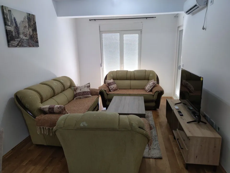 Izdavanje, jednosoban stan, 48m², Stari Aerodrom, Podgorica