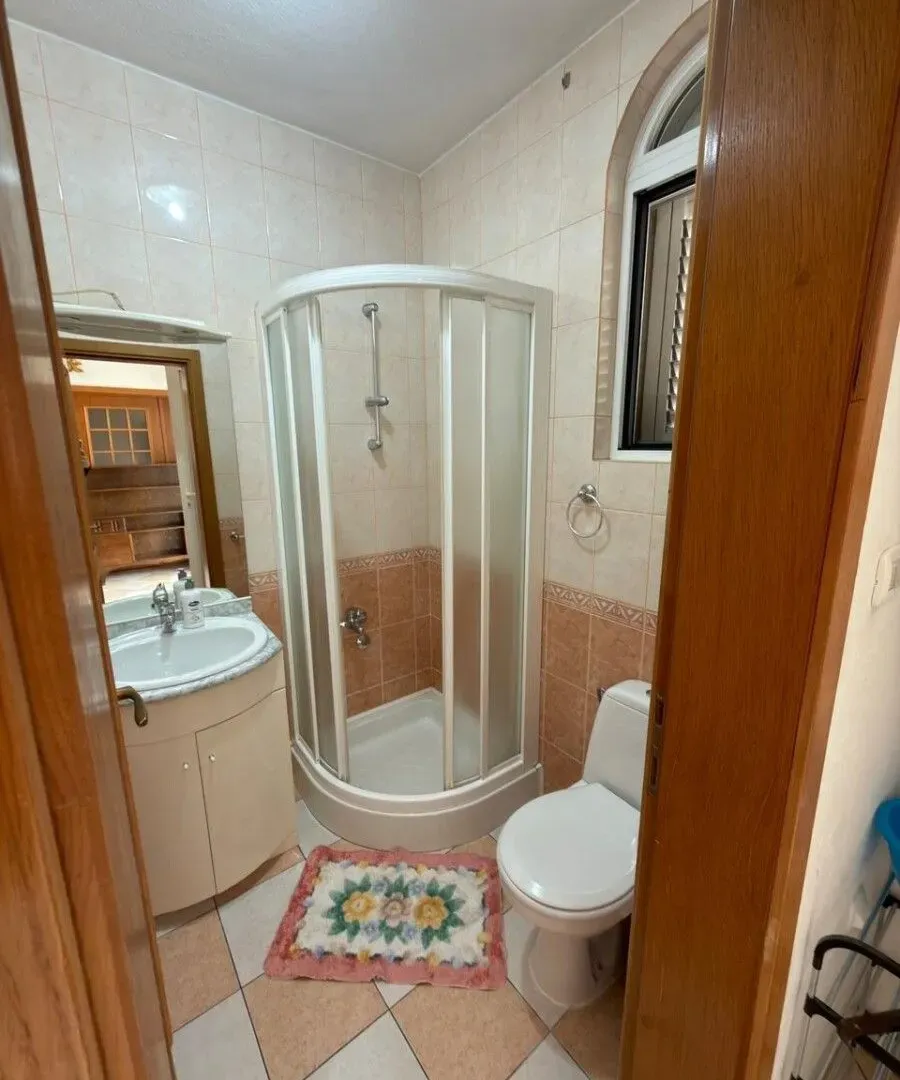Rent, house, 450m², Zlatica, Podgorica