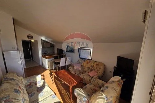 Izdavanje, dvosoban stan, 56m², Budva, Crna Gora