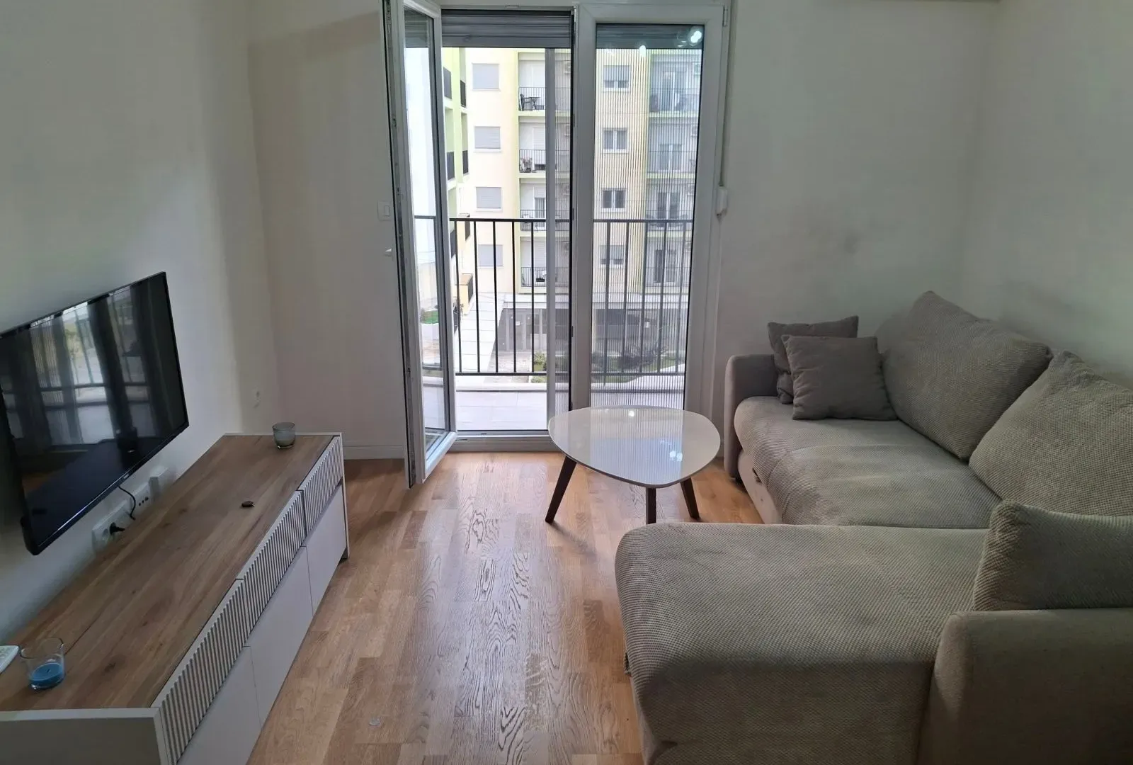 Izdavanje, jednosoban stan, 40m², Pobrežje, Podgorica