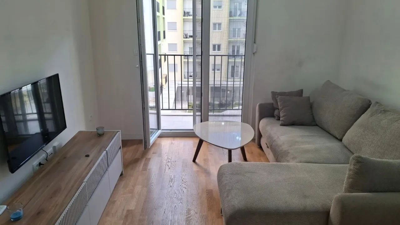 Izdavanje, jednosoban stan, 40m², Pobrežje, Podgorica