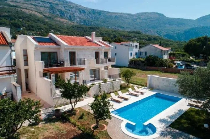 Rent, house, 220m², Buljarica, Budva