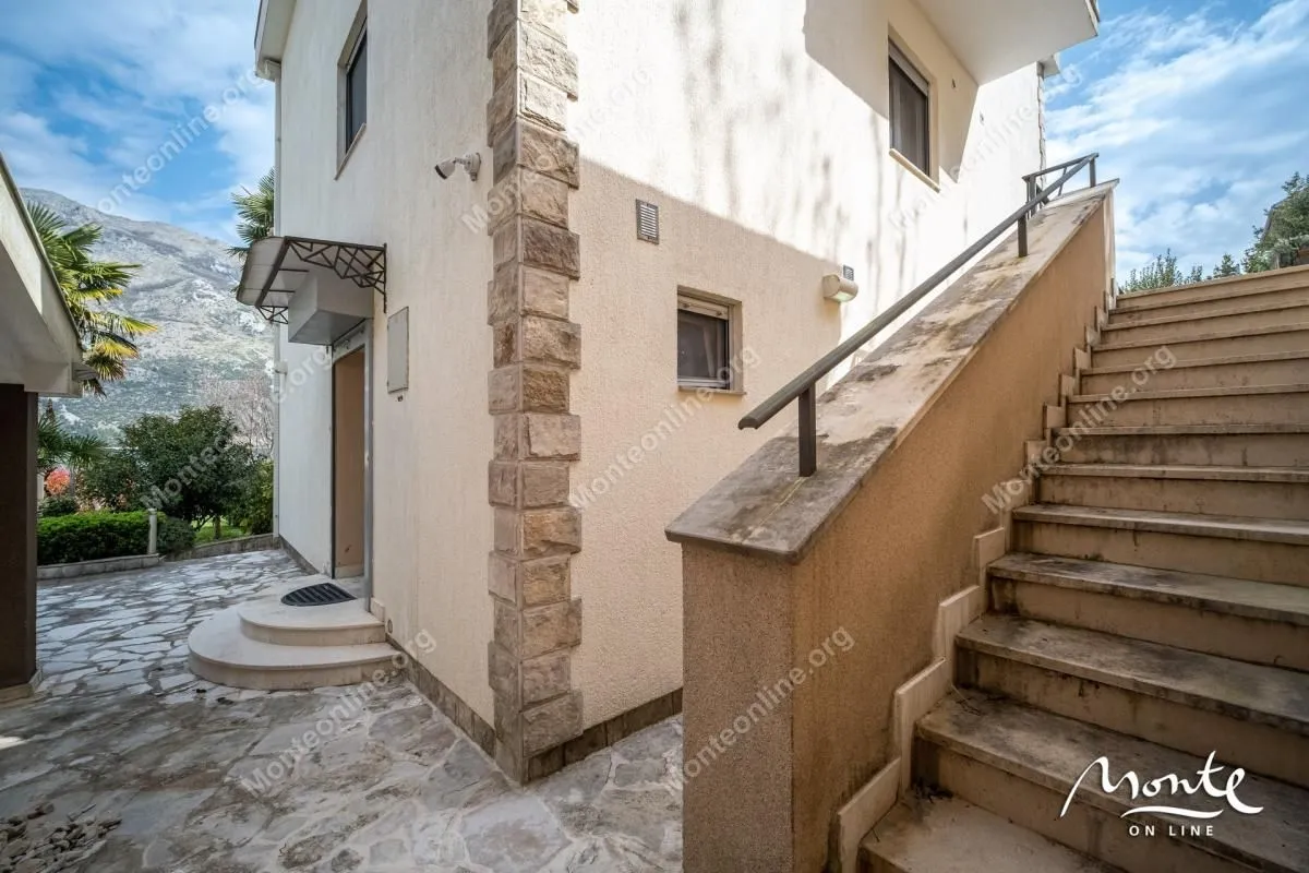 Sale, house, 484m², Stoliv, Kotor