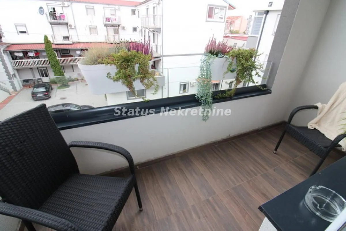 Prodaja, trosoban stan, 62m², Petrovaradin, Novi Sad