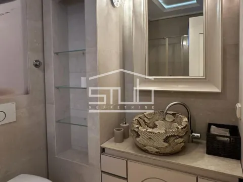 Izdavanje, četvorosoban stan, 197m², Banovo Brdo, Beograd - image 2