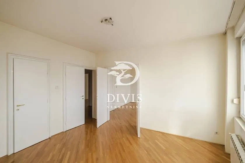 Izdavanje, četvorosoban stan, 160m², Stari Grad, Beograd