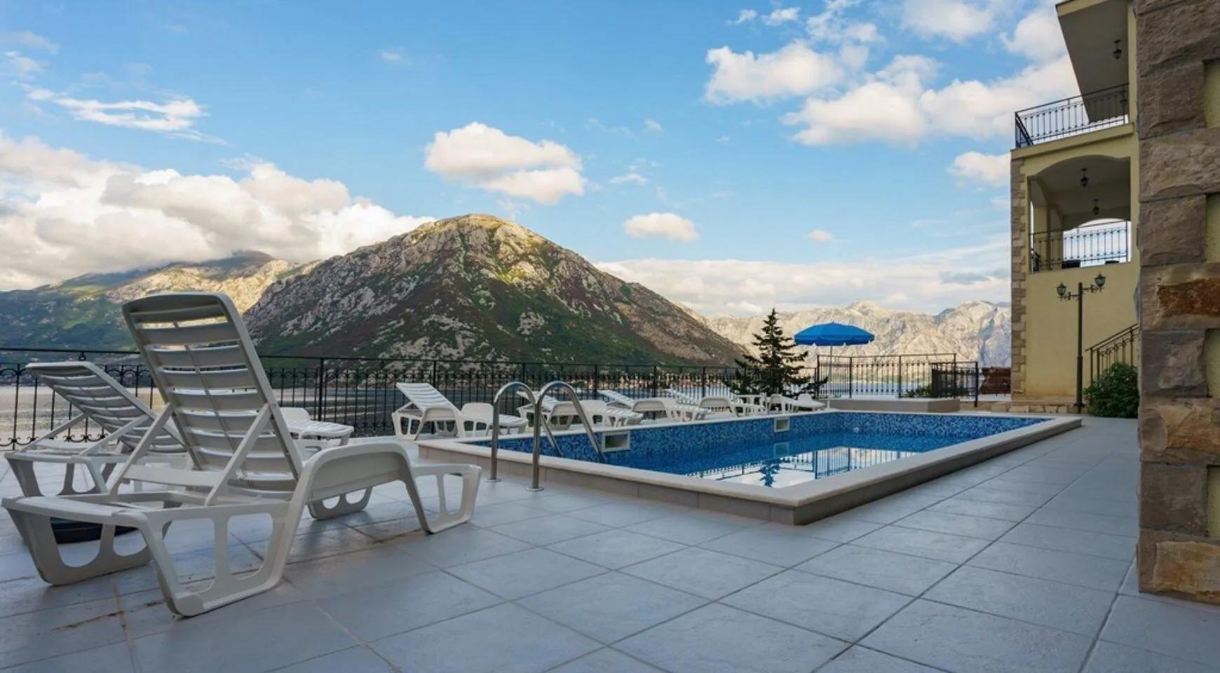 Sale, house, 424m², Kostanjica, Kotor