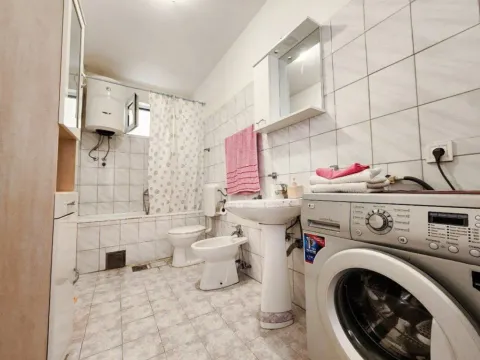 Izdavanje, trosoban stan, 120m², Burtaiši, Bar - image 7