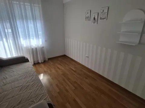 Izdavanje, trosoban stan, 70m², Sajmište, Novi Sad - image 11