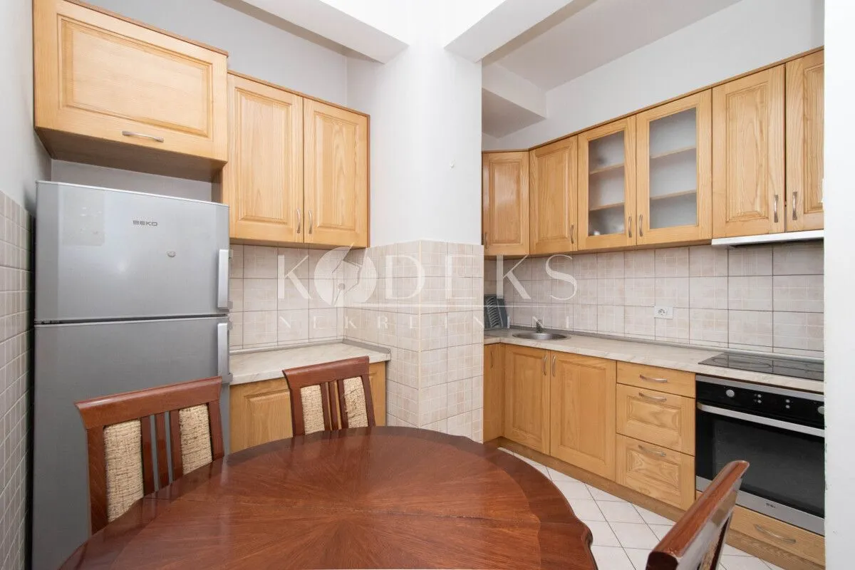 Izdavanje, jednosoban stan, 57m², 1 maj, Podgorica